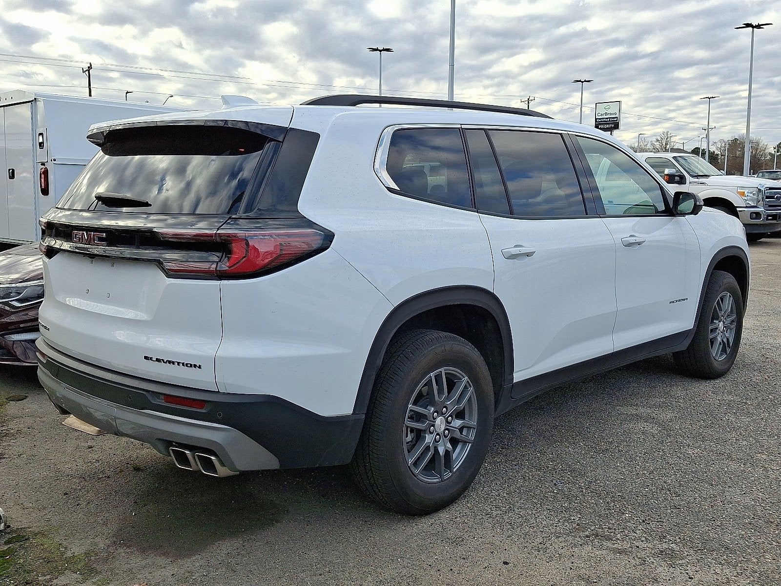 2025 GMC Acadia Elevation