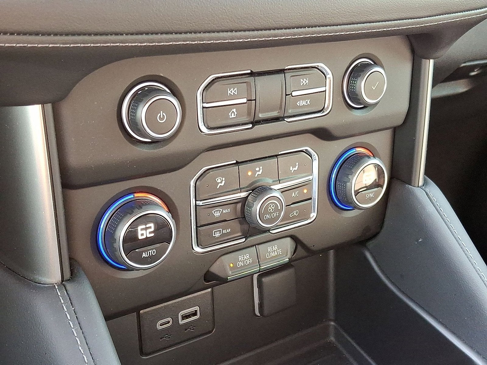 2024 Chevrolet Suburban LS