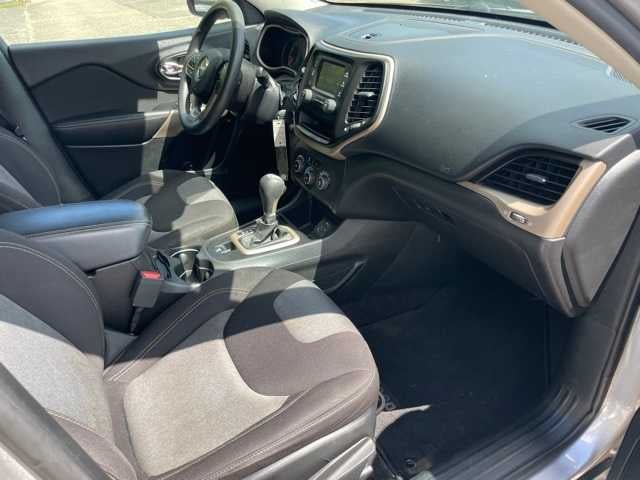 2017 Jeep Cherokee Sport