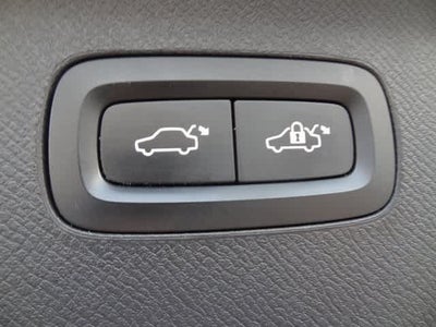 2018 Volvo XC90 T6 Momentum