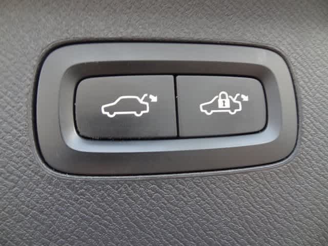 2018 Volvo XC90 T6 Momentum