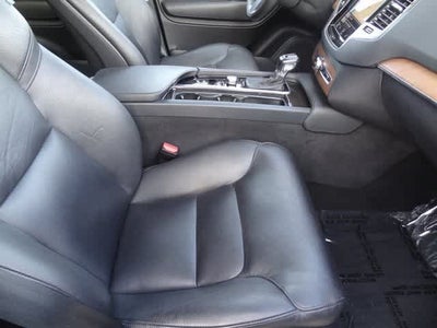 2018 Volvo XC90 T6 Momentum