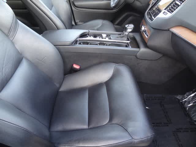 2018 Volvo XC90 T6 Momentum