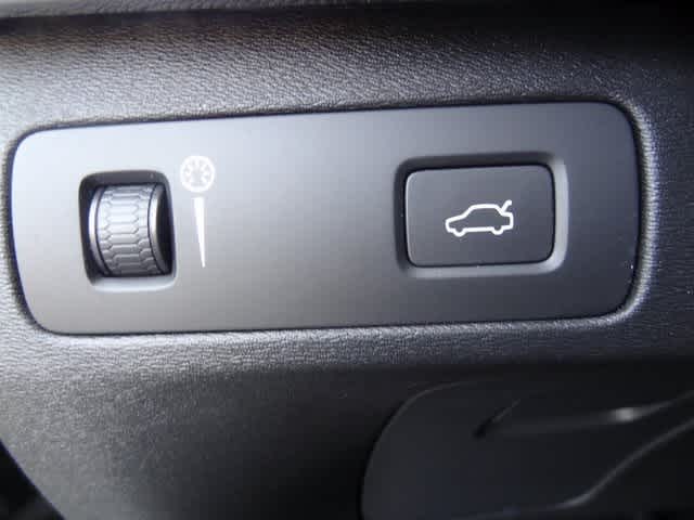 2018 Volvo XC90 T6 Momentum