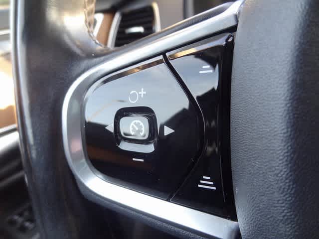 2018 Volvo XC90 T6 Momentum