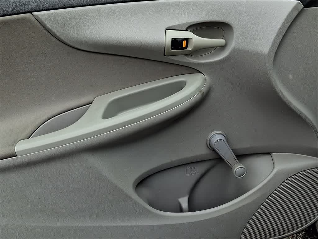 2010 Toyota Corolla 4dr Sdn Auto (Natl)