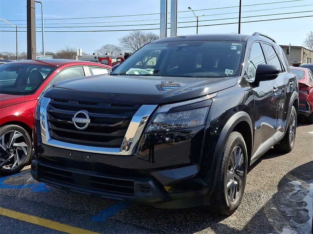 2024 Nissan Pathfinder SV