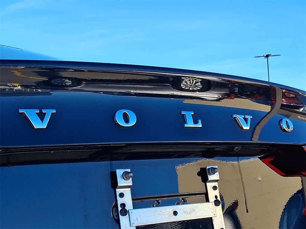 2024 Volvo S60 Core Dark Theme