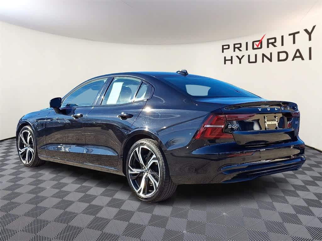 2024 Volvo S60 Core Dark Theme