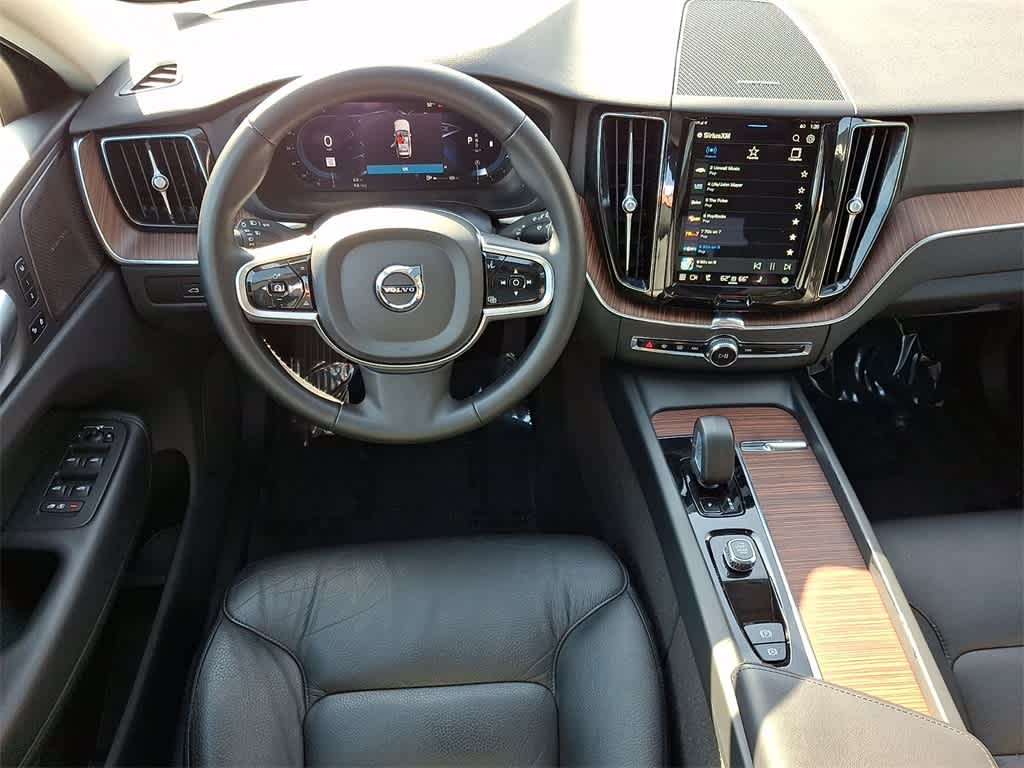 2024 Volvo XC60 Plus Dark Theme
