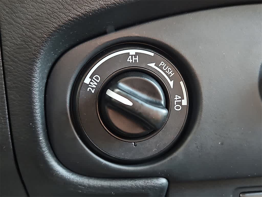 2023 Nissan Frontier SV