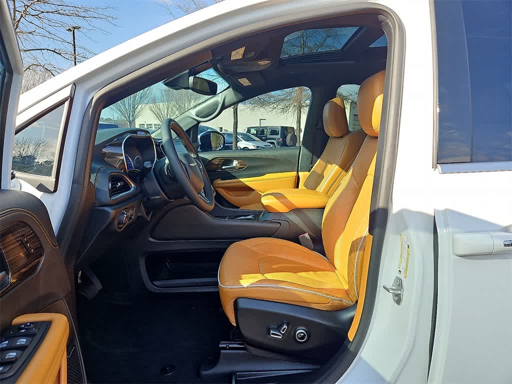 2023 Chrysler Pacifica Hybrid Pinnacle