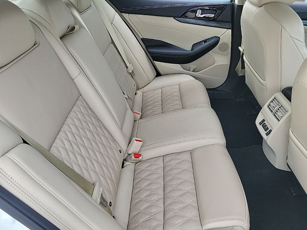 2023 Nissan Maxima Platinum