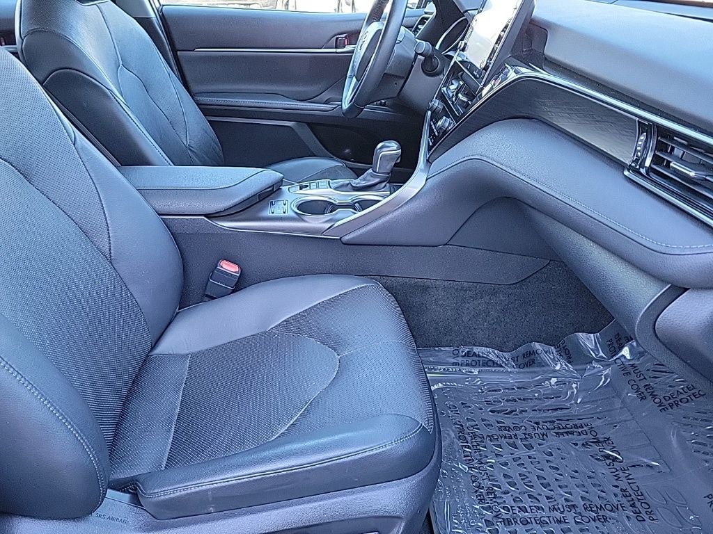 2022 Toyota Camry Hybrid XLE