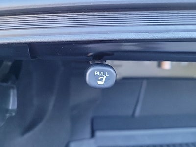 2022 Toyota Camry Hybrid XLE