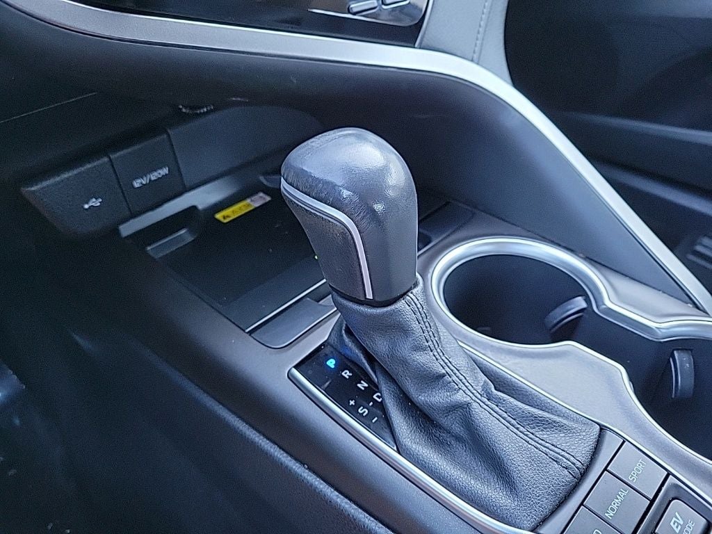 2022 Toyota Camry Hybrid XLE