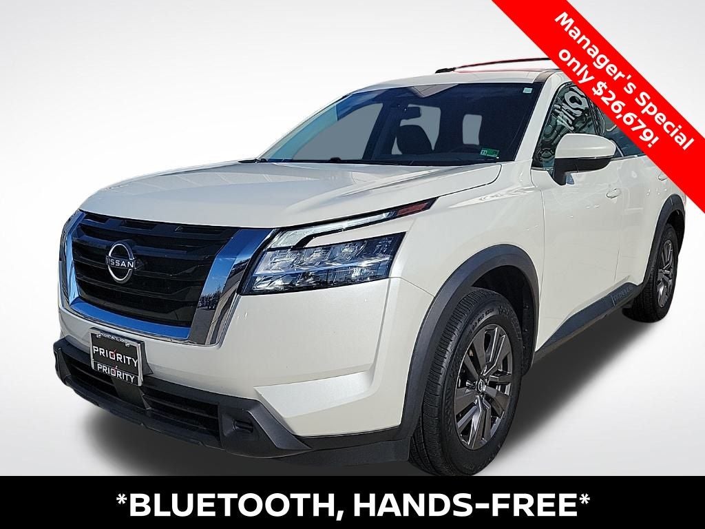 2022 Nissan Pathfinder SV