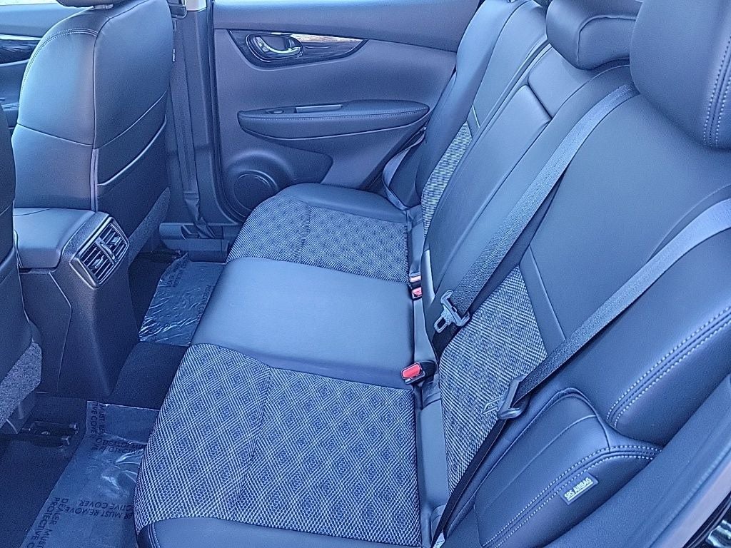 2022 Nissan Rogue Sport SV