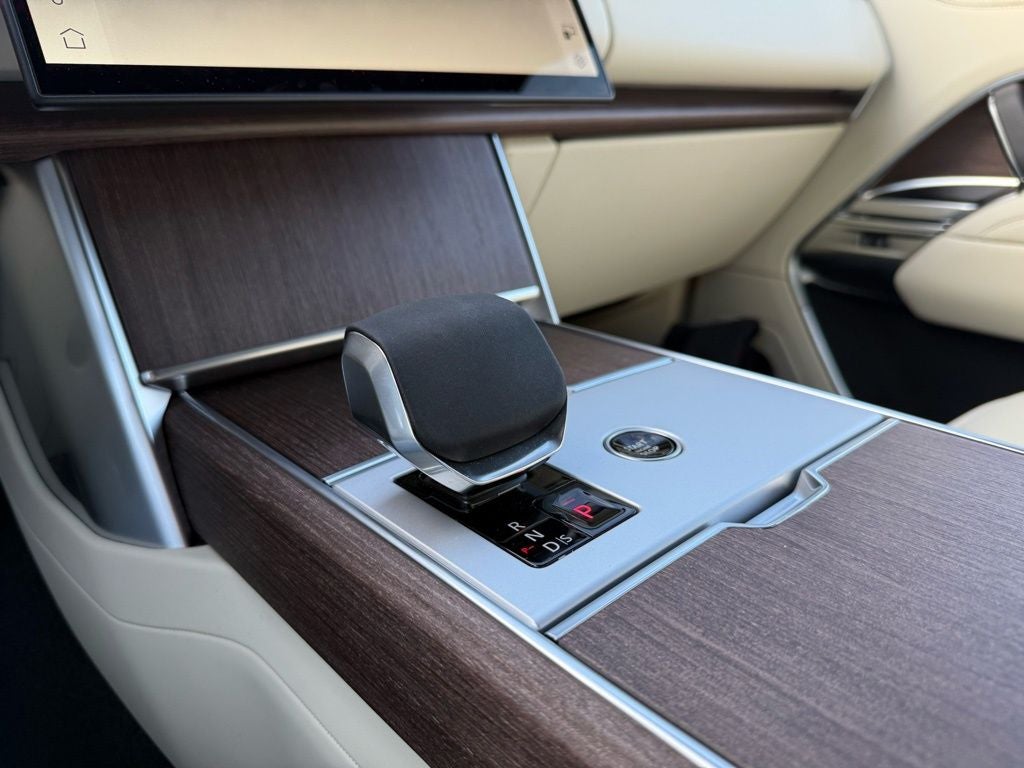 2025 Land Rover Range Rover SE