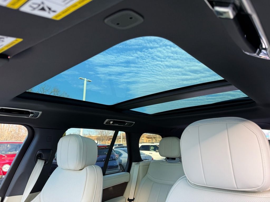 2025 Land Rover Range Rover SE