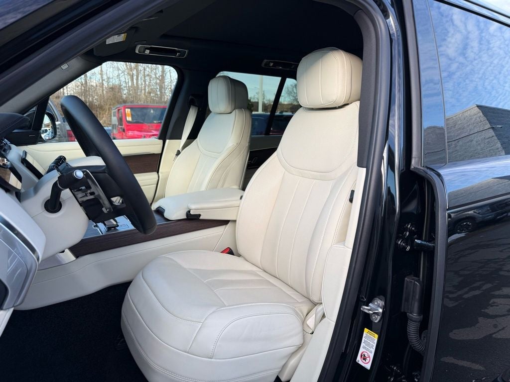 2025 Land Rover Range Rover SE