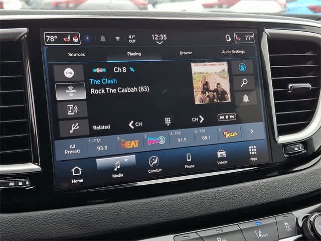 2025 Chrysler Pacifica Select