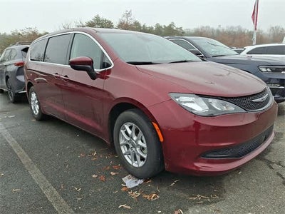 2023 Chrysler Voyager LX