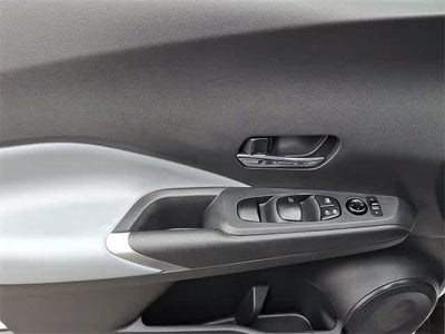 2022 Nissan Kicks SR