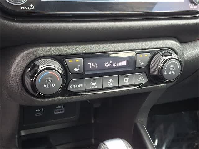 2022 Nissan Kicks SR