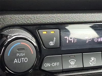 2022 Nissan Kicks SR