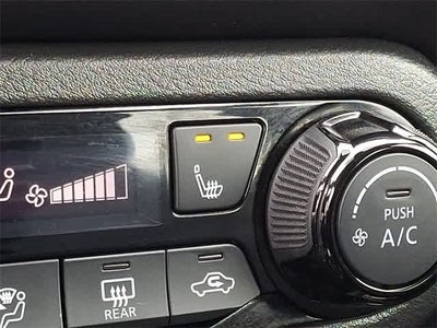 2022 Nissan Kicks SR