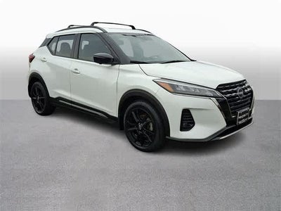 2022 Nissan Kicks SR