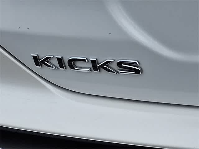 2022 Nissan Kicks SR