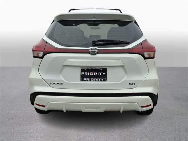 2022 Nissan Kicks SR