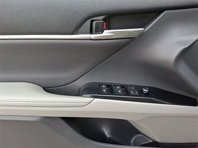 2020 Toyota Camry Hybrid XLE