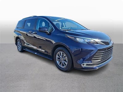 2024 Toyota Sienna XLE