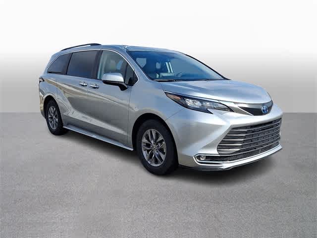 2024 Toyota Sienna XLE