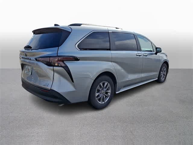 2024 Toyota Sienna XLE
