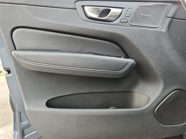 2024 Volvo XC60 Plus Dark Theme