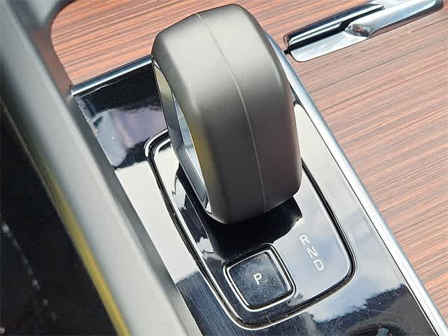 2024 Volvo XC60 Plus Dark Theme