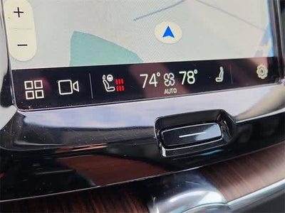 2024 Volvo XC60 Plus Dark Theme