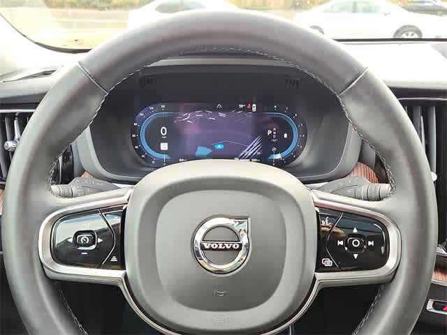 2024 Volvo XC60 Plus Dark Theme