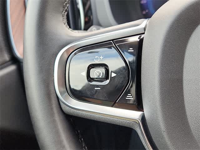 2024 Volvo XC60 Plus Dark Theme