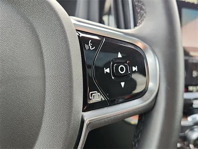 2024 Volvo XC60 Plus Dark Theme