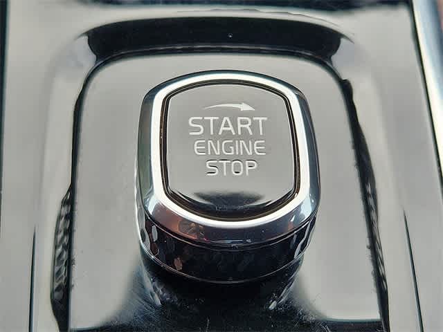 2024 Volvo XC60 Plus Dark Theme