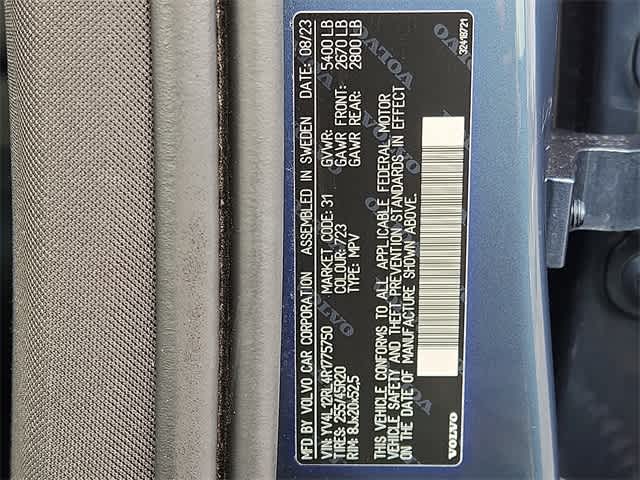 2024 Volvo XC60 Plus Dark Theme