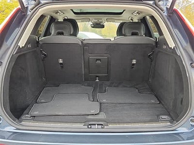 2024 Volvo XC60 Plus Dark Theme