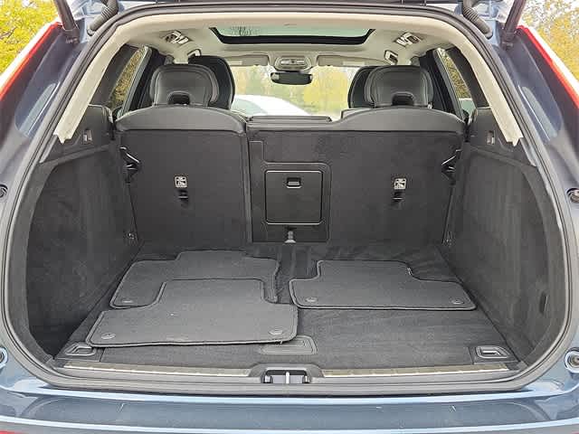 2024 Volvo XC60 Plus Dark Theme