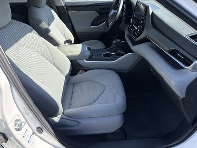 2022 Toyota Highlander LE