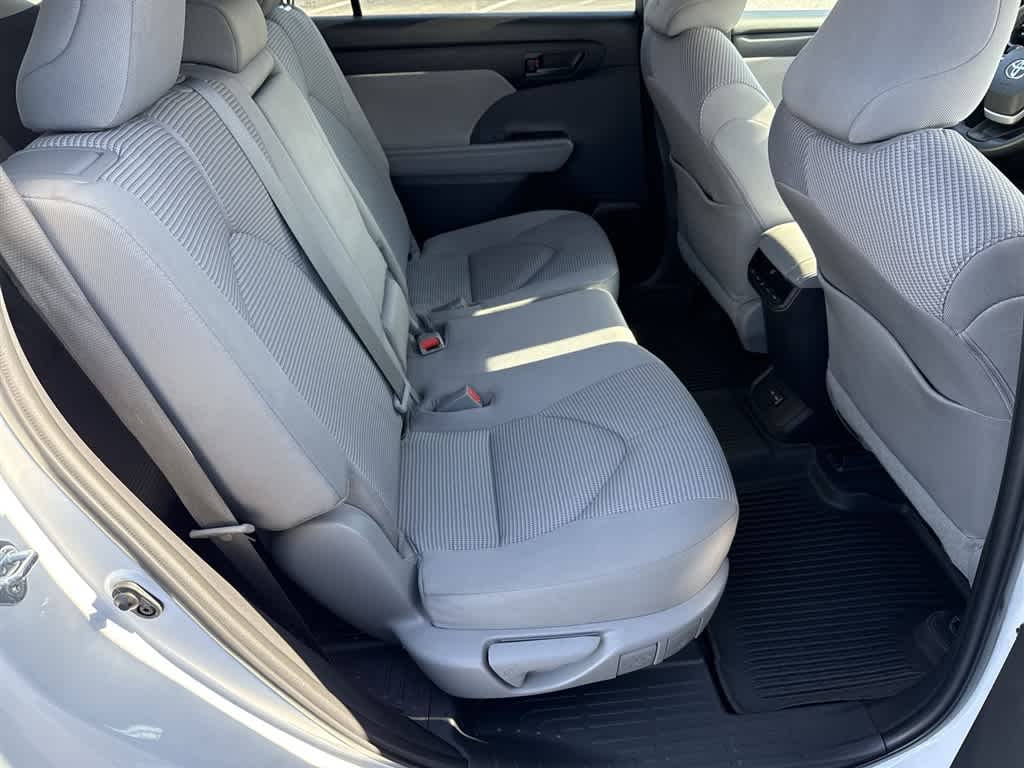 2022 Toyota Highlander LE